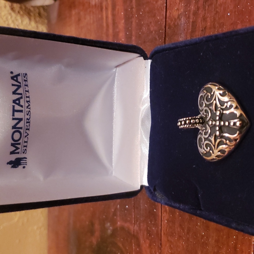 Montana Silversmiths necklace no chain